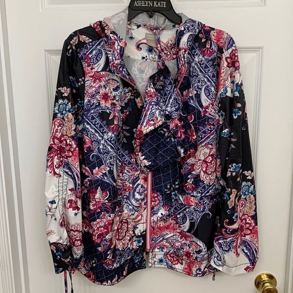 Chicos Zenergy size 3 (16-18) floral windbreaker/jacket/top with bag for storage - Picture 2 of 11